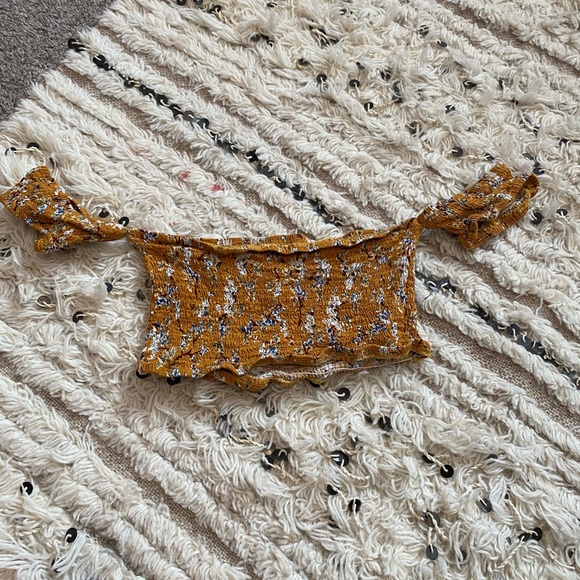 Tops - Off the shoulder crop top